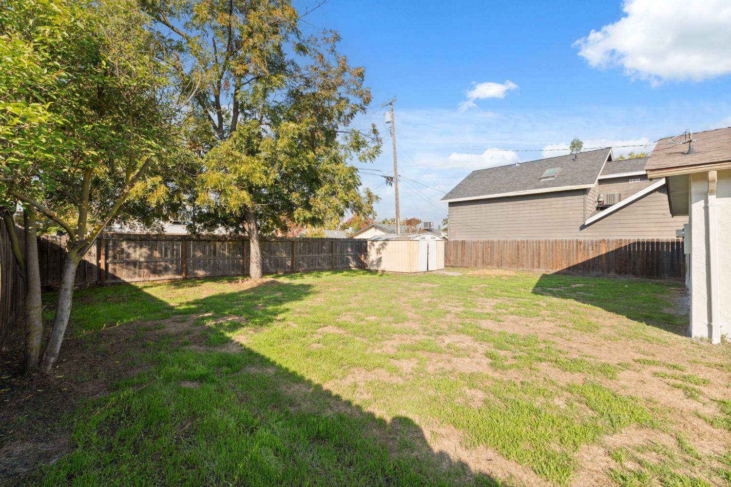 24 Sunnyside Ave, Clovis, CA 93611