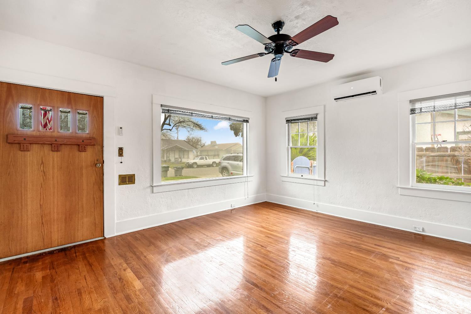 1912 N Vagedes Ave, Fresno, CA 93705