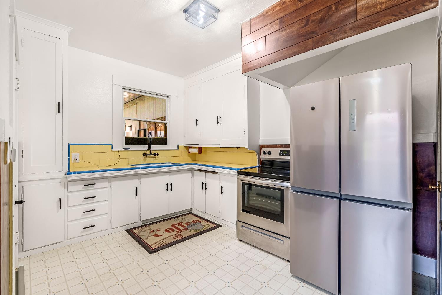 1912 N Vagedes Ave, Fresno, CA 93705