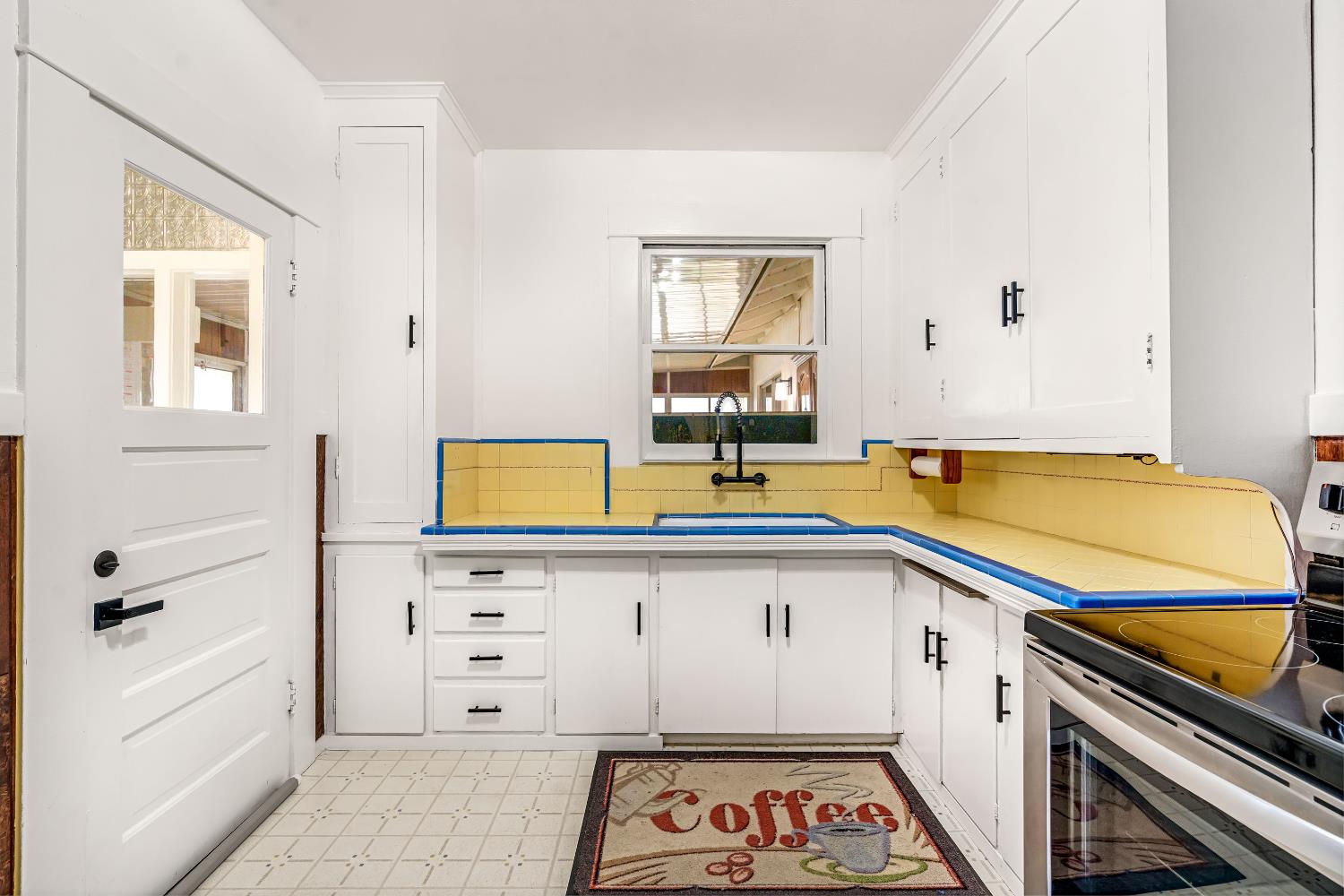 1912 N Vagedes Ave, Fresno, CA 93705