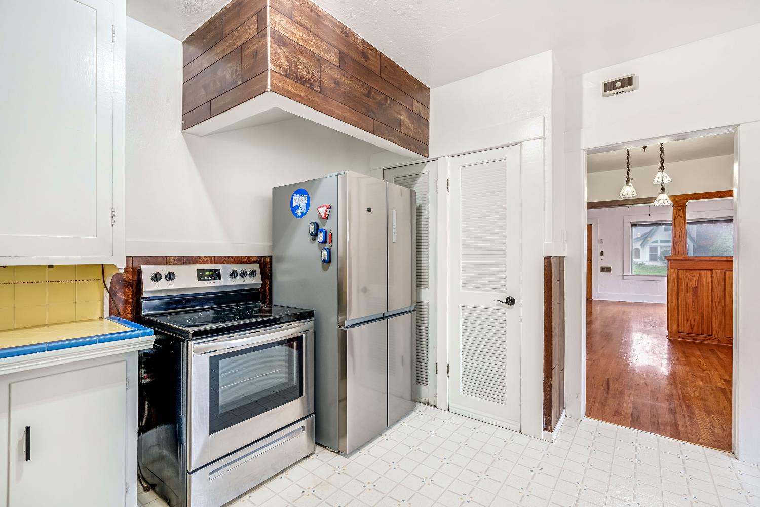 1912 N Vagedes Ave, Fresno, CA 93705