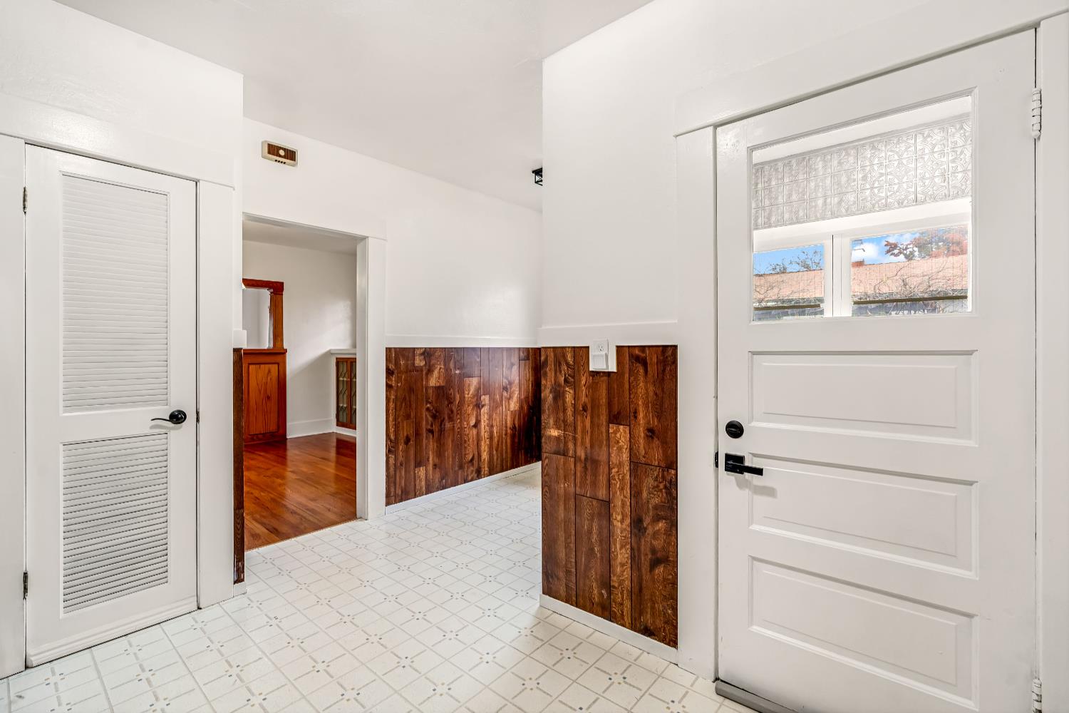 1912 N Vagedes Ave, Fresno, CA 93705