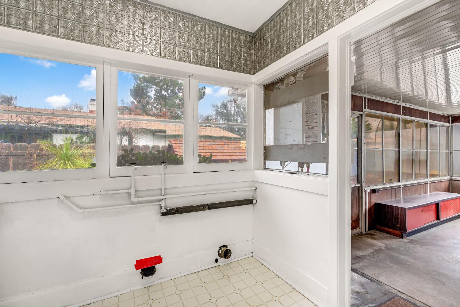 1912 N Vagedes Ave, Fresno, CA 93705