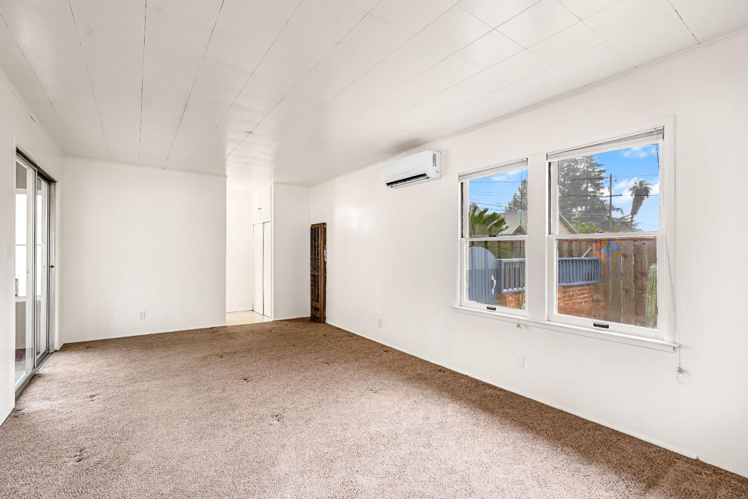 1912 N Vagedes Ave, Fresno, CA 93705