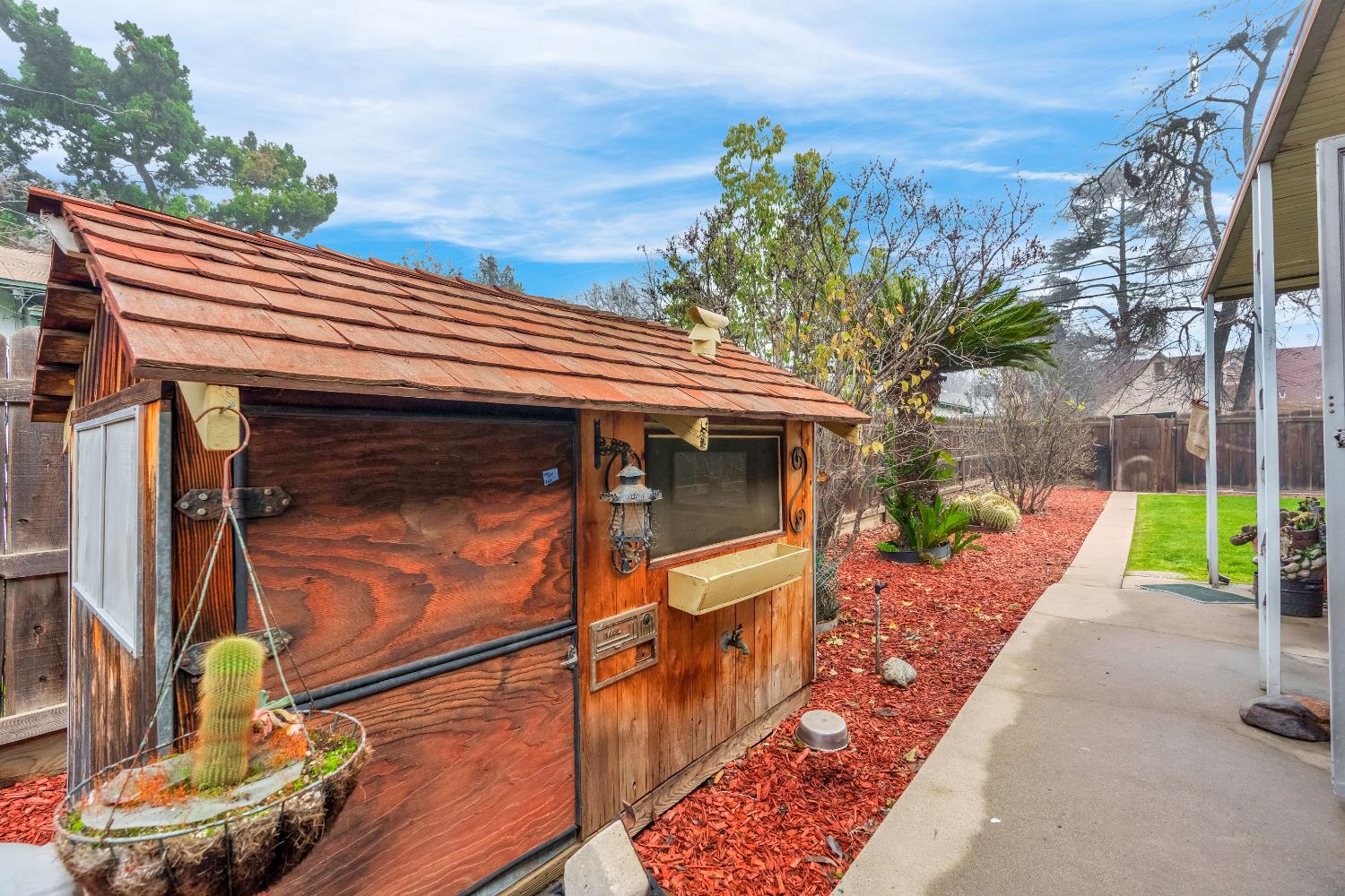 1912 N Vagedes Ave, Fresno, CA 93705