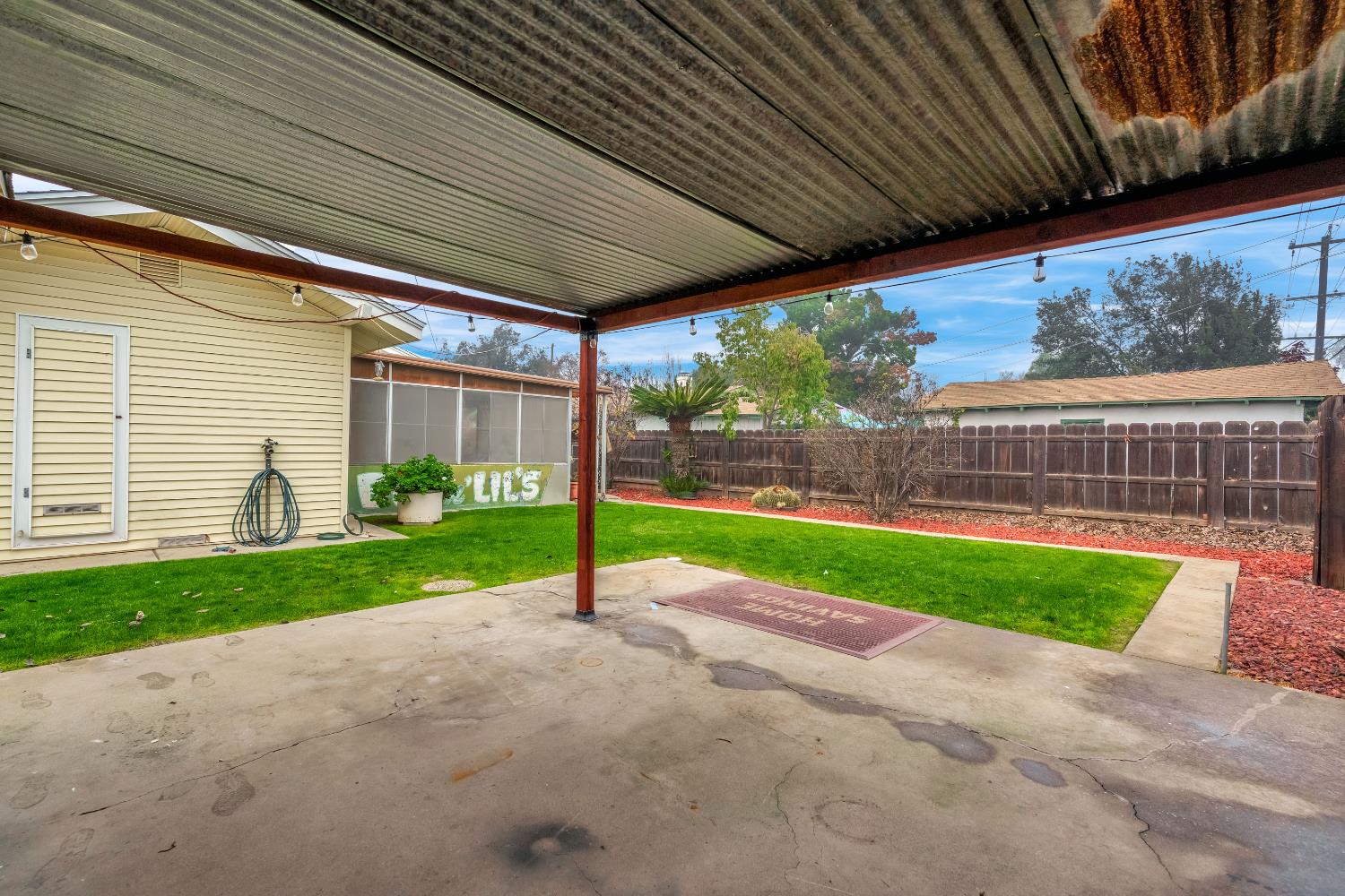 1912 N Vagedes Ave, Fresno, CA 93705