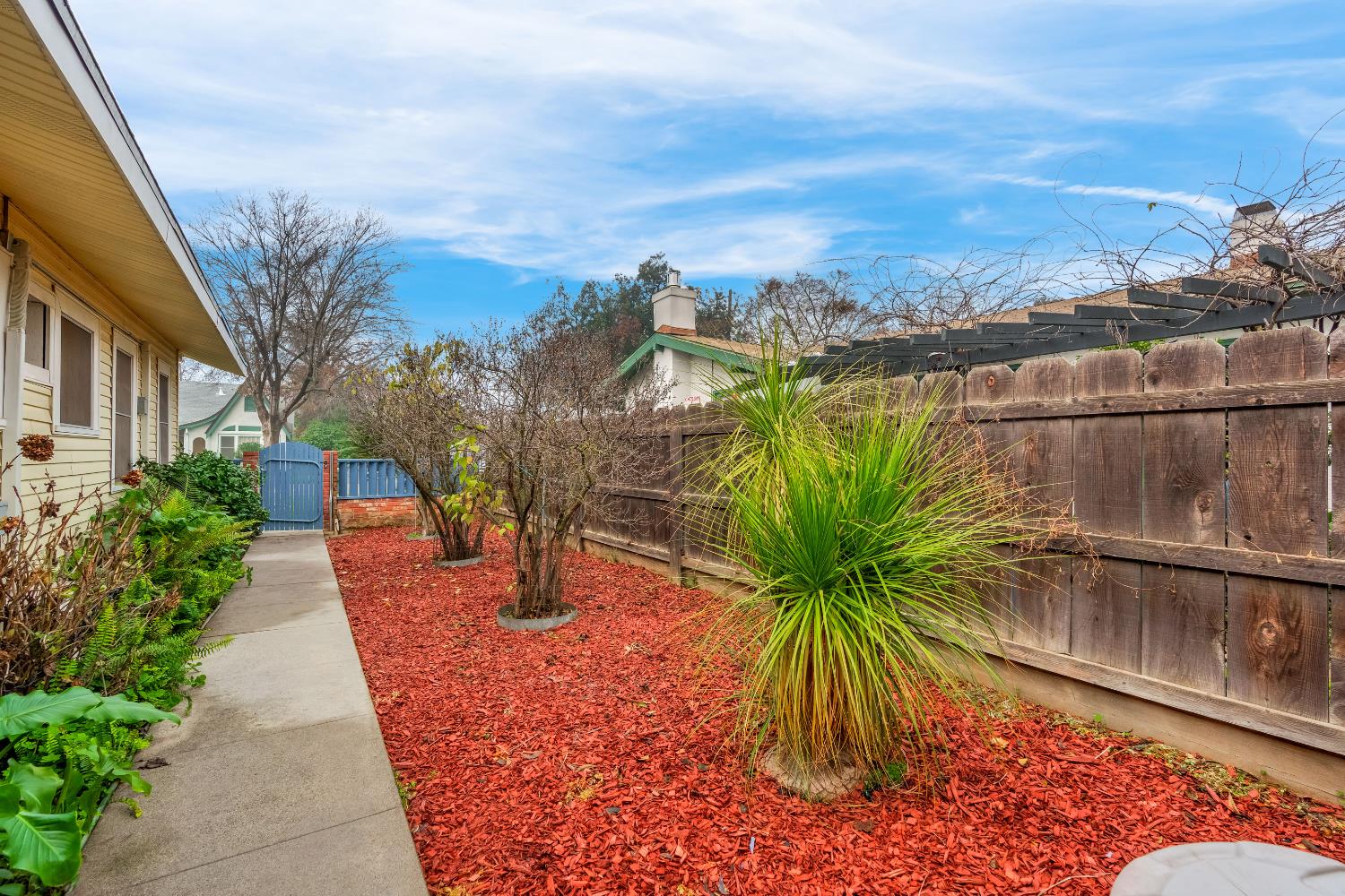 1912 N Vagedes Ave, Fresno, CA 93705