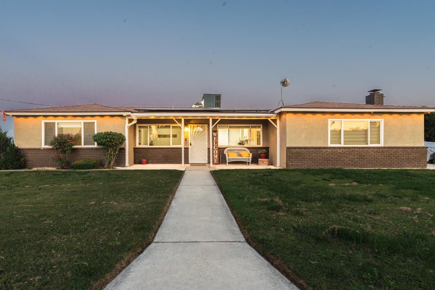 1454 N Mccall Ave, Sanger, CA 93657