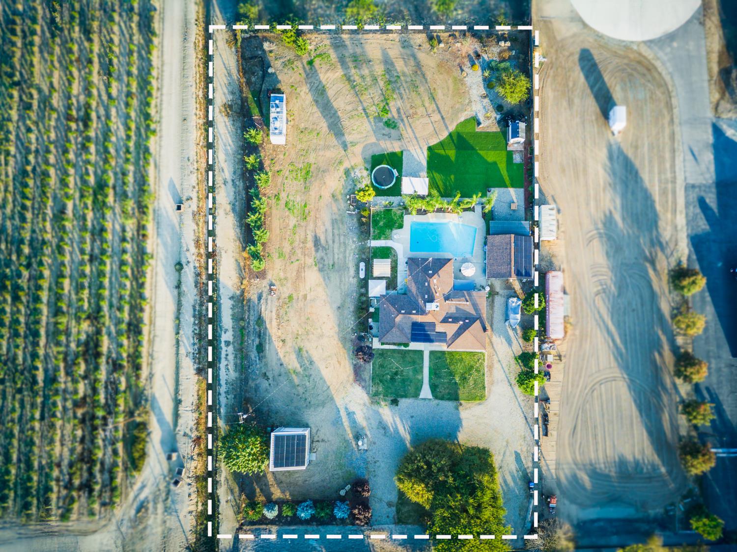 1454 N Mccall Ave, Sanger, CA 93657