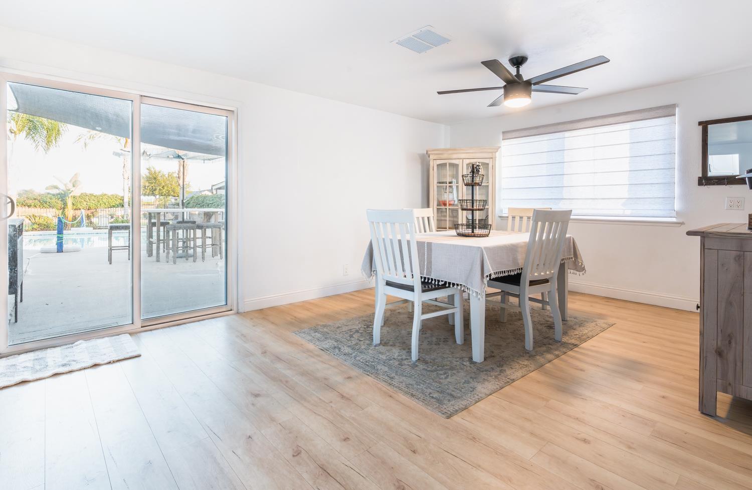 1454 N Mccall Ave, Sanger, CA 93657