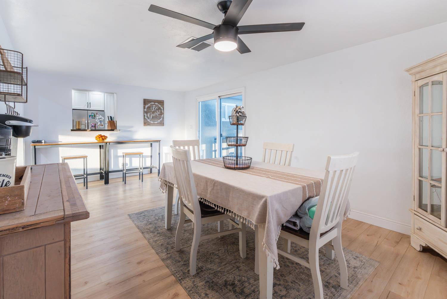 1454 N Mccall Ave, Sanger, CA 93657