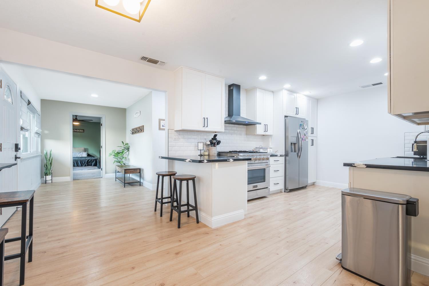 1454 N Mccall Ave, Sanger, CA 93657