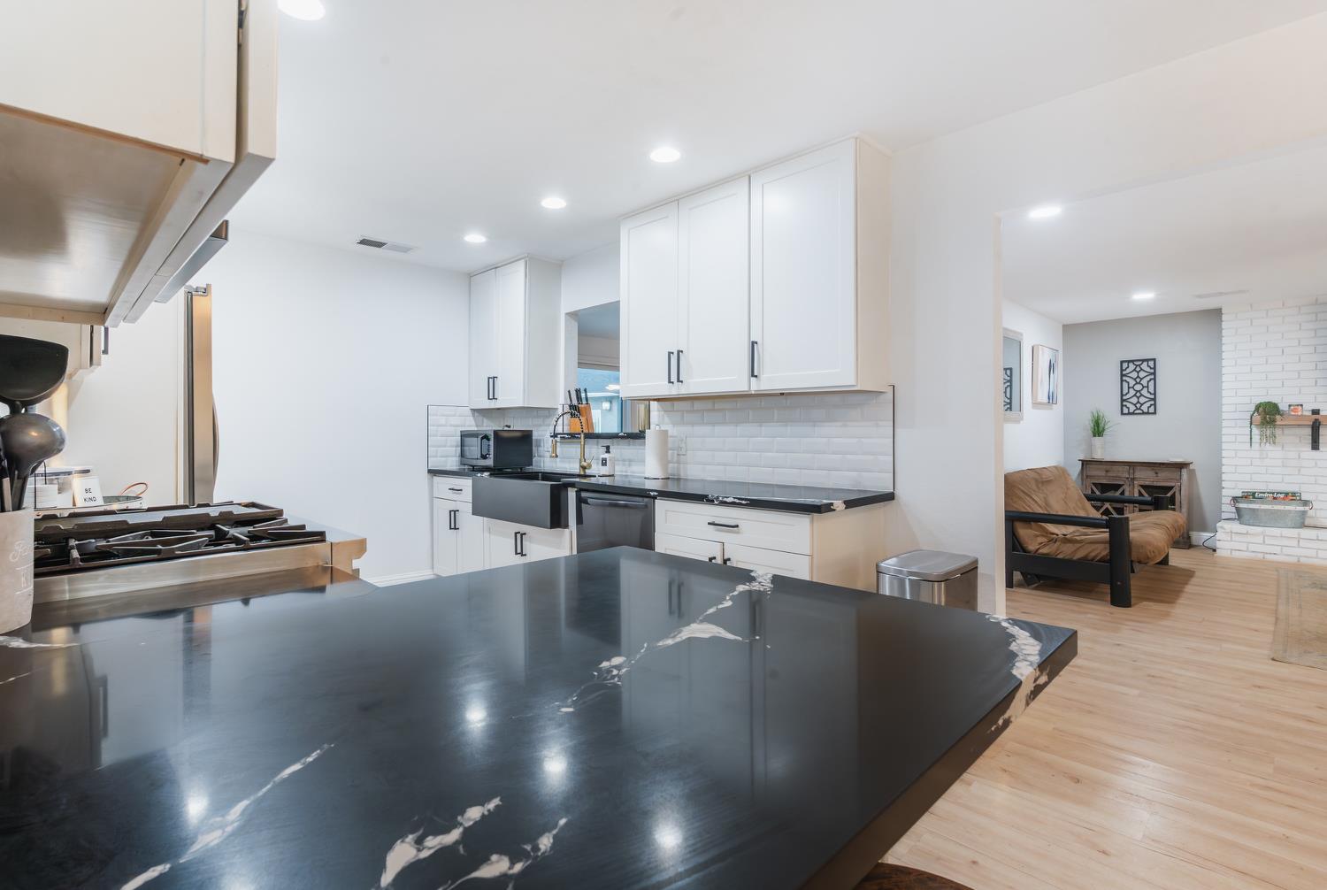 1454 N Mccall Ave, Sanger, CA 93657