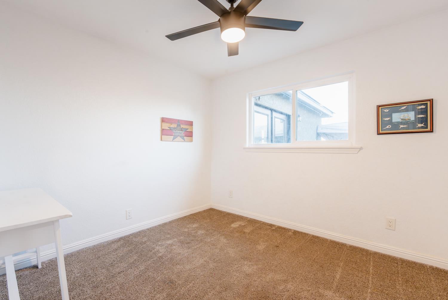 1454 N Mccall Ave, Sanger, CA 93657