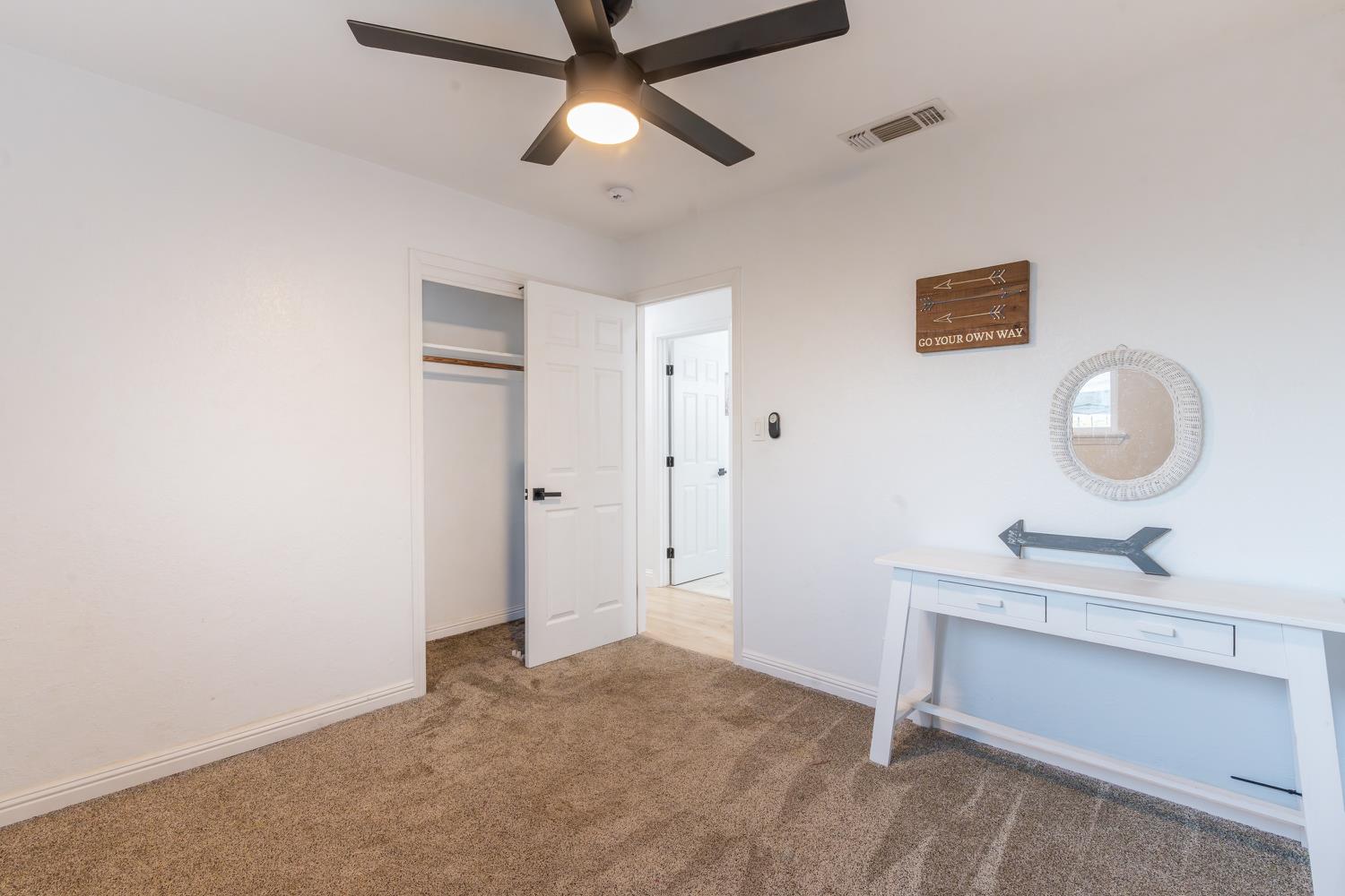 1454 N Mccall Ave, Sanger, CA 93657