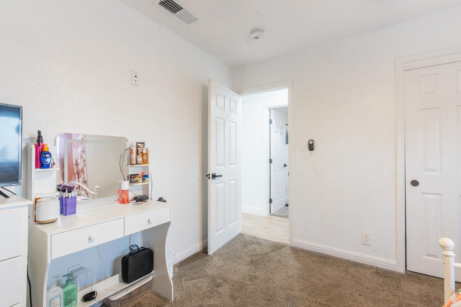 1454 N Mccall Ave, Sanger, CA 93657