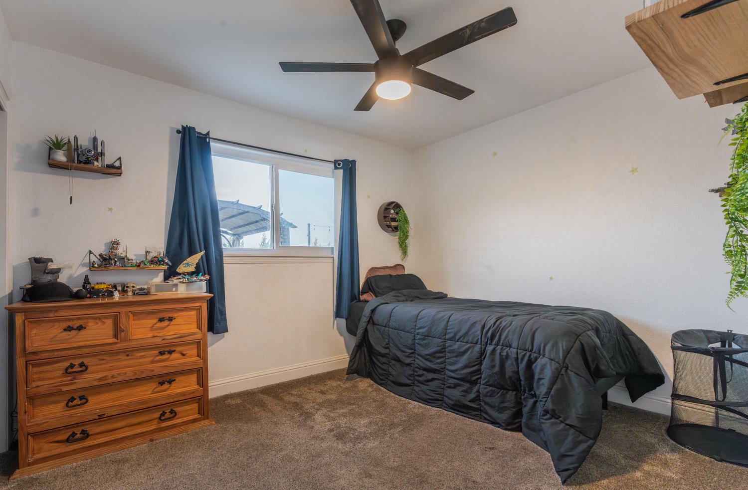 1454 N Mccall Ave, Sanger, CA 93657