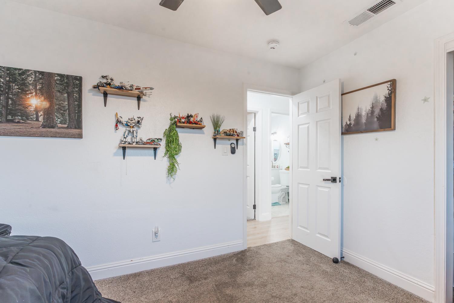 1454 N Mccall Ave, Sanger, CA 93657