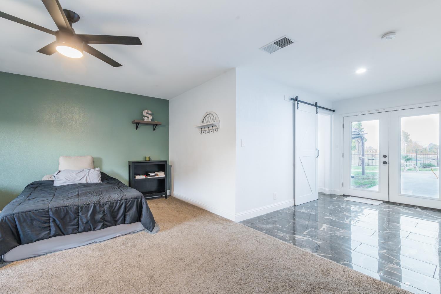 1454 N Mccall Ave, Sanger, CA 93657