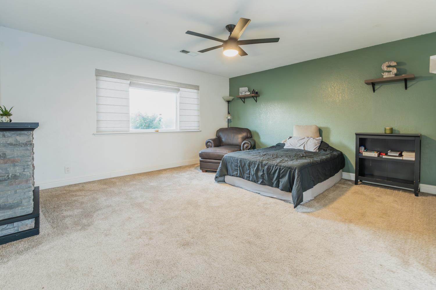 1454 N Mccall Ave, Sanger, CA 93657