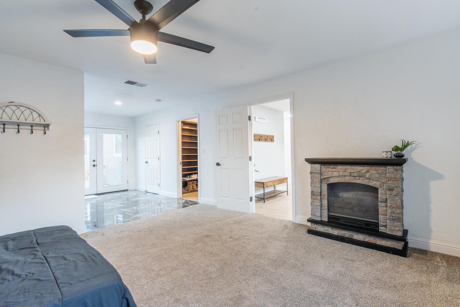 1454 N Mccall Ave, Sanger, CA 93657