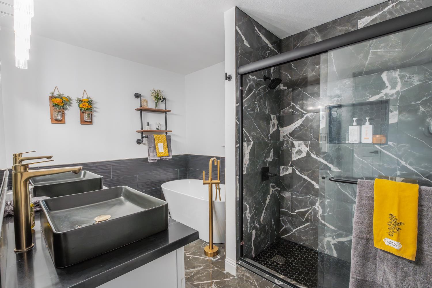 1454 N Mccall Ave, Sanger, CA 93657