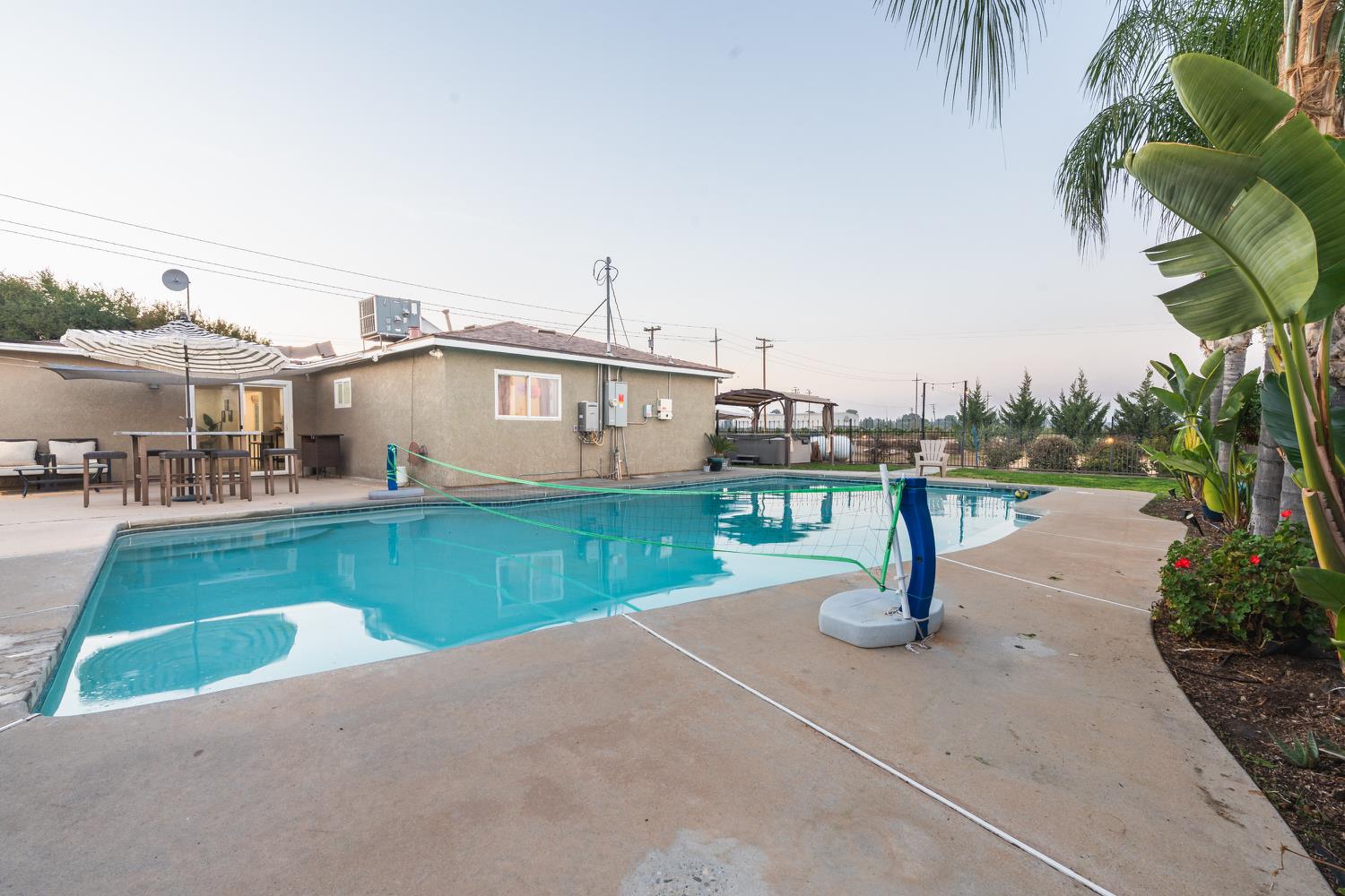 1454 N Mccall Ave, Sanger, CA 93657