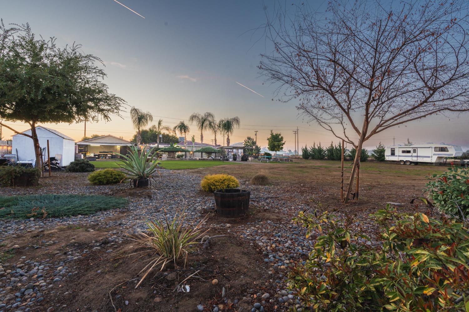 1454 N Mccall Ave, Sanger, CA 93657