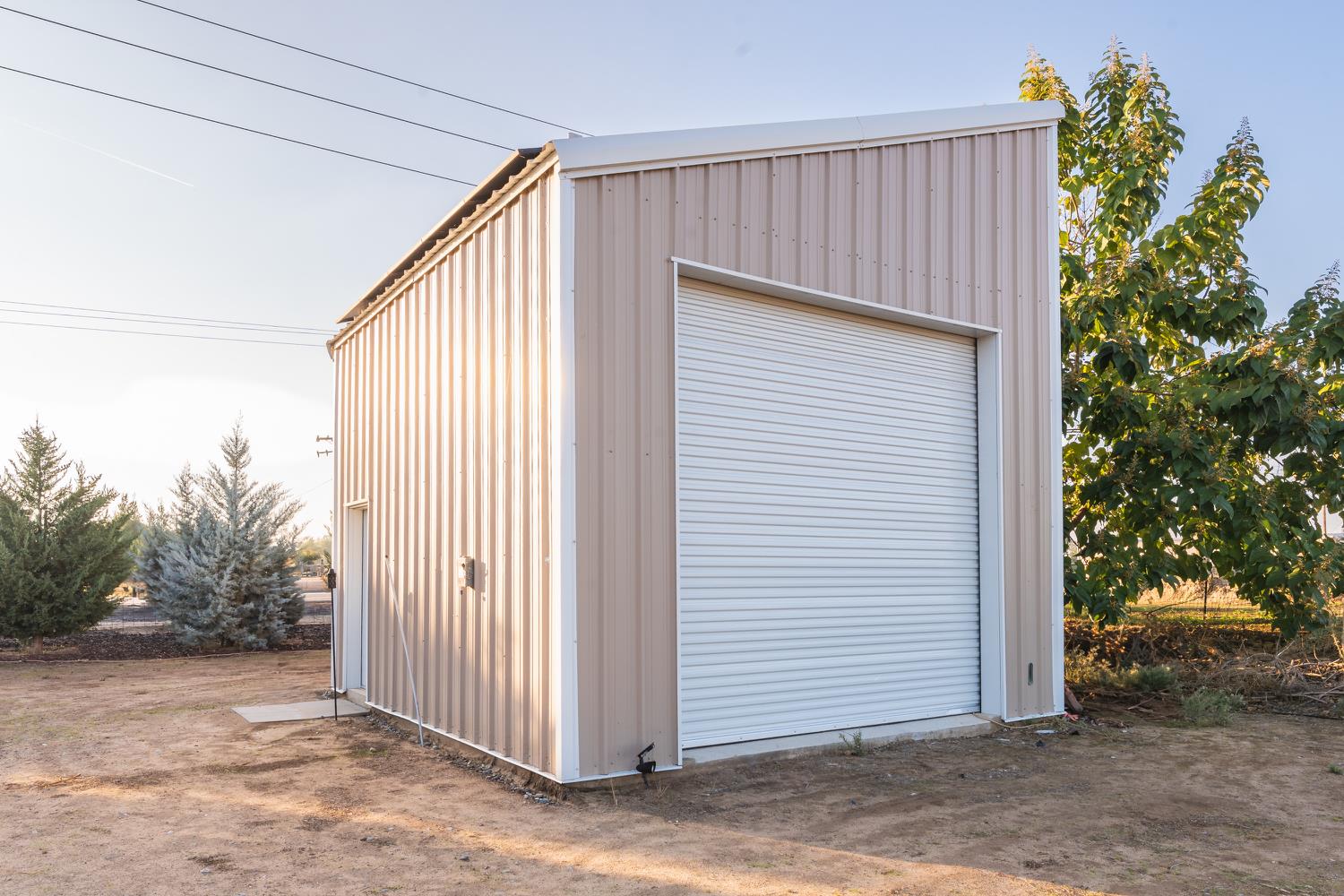 1454 N Mccall Ave, Sanger, CA 93657