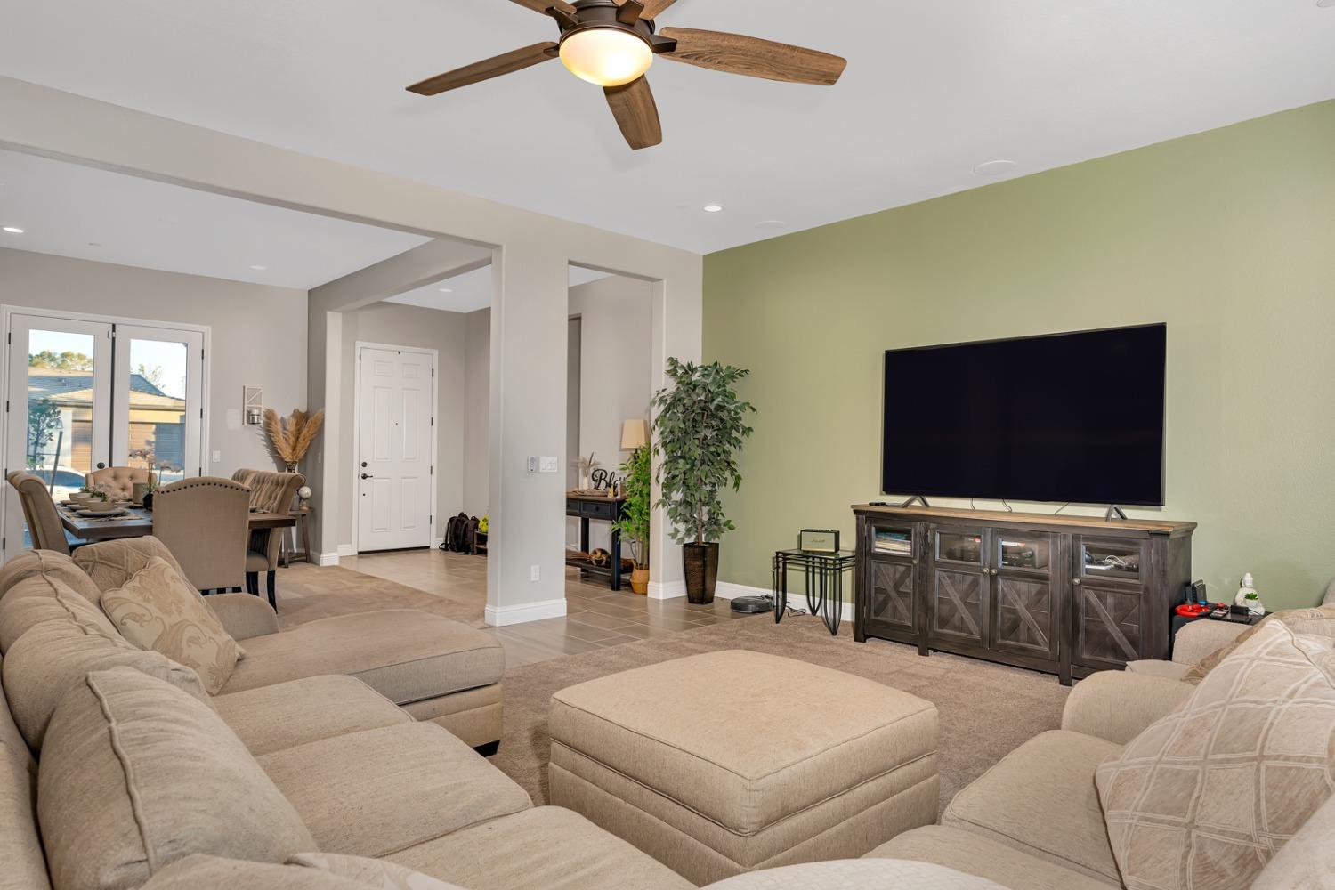 1053 Beaver Pond, Madera, CA 93636