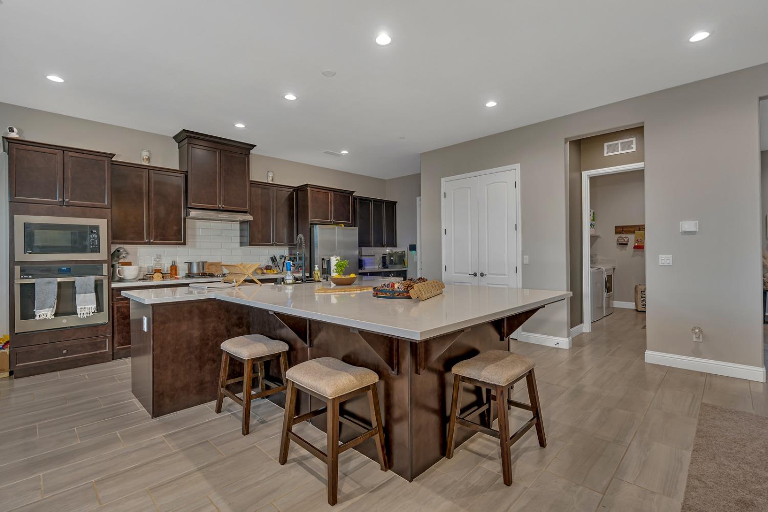 1053 Beaver Pond, Madera, CA 93636