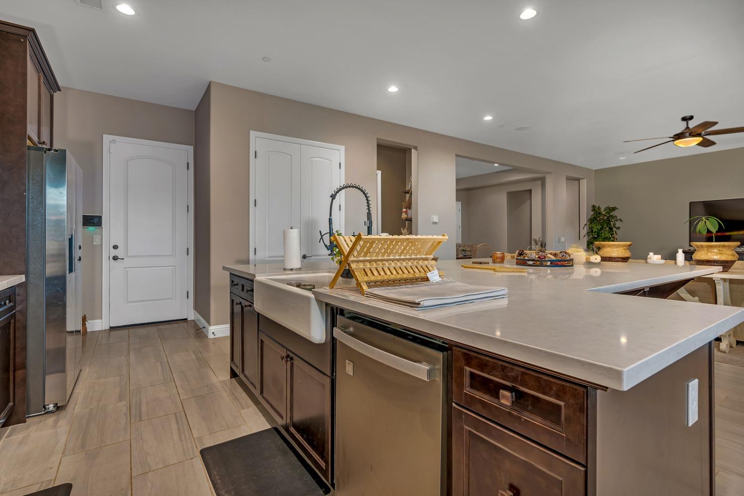 1053 Beaver Pond, Madera, CA 93636