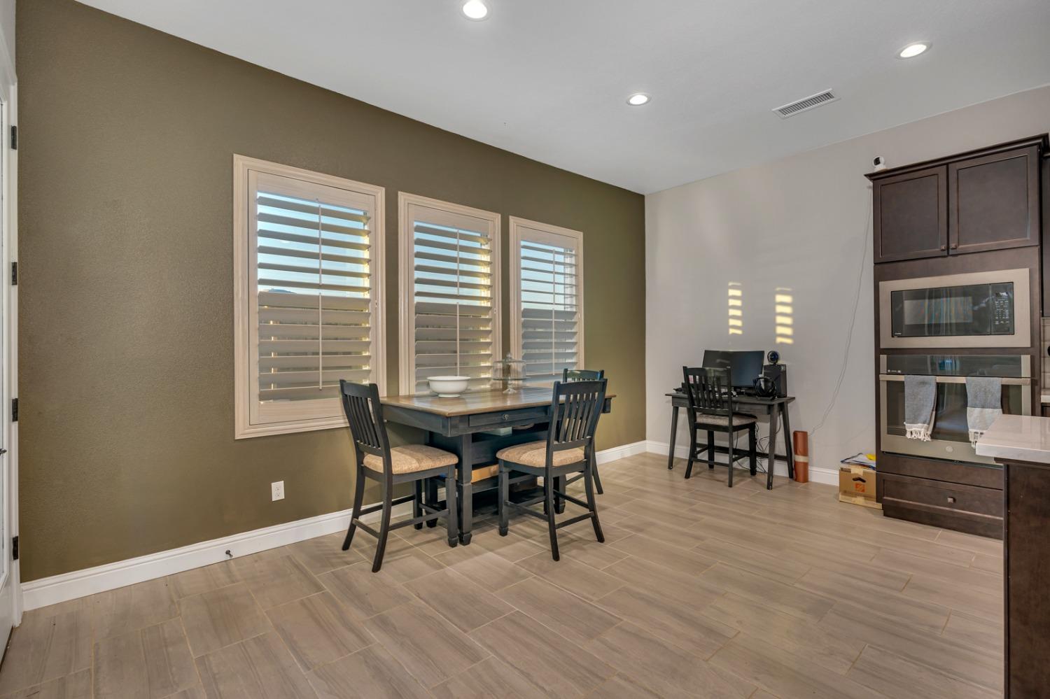 1053 Beaver Pond, Madera, CA 93636