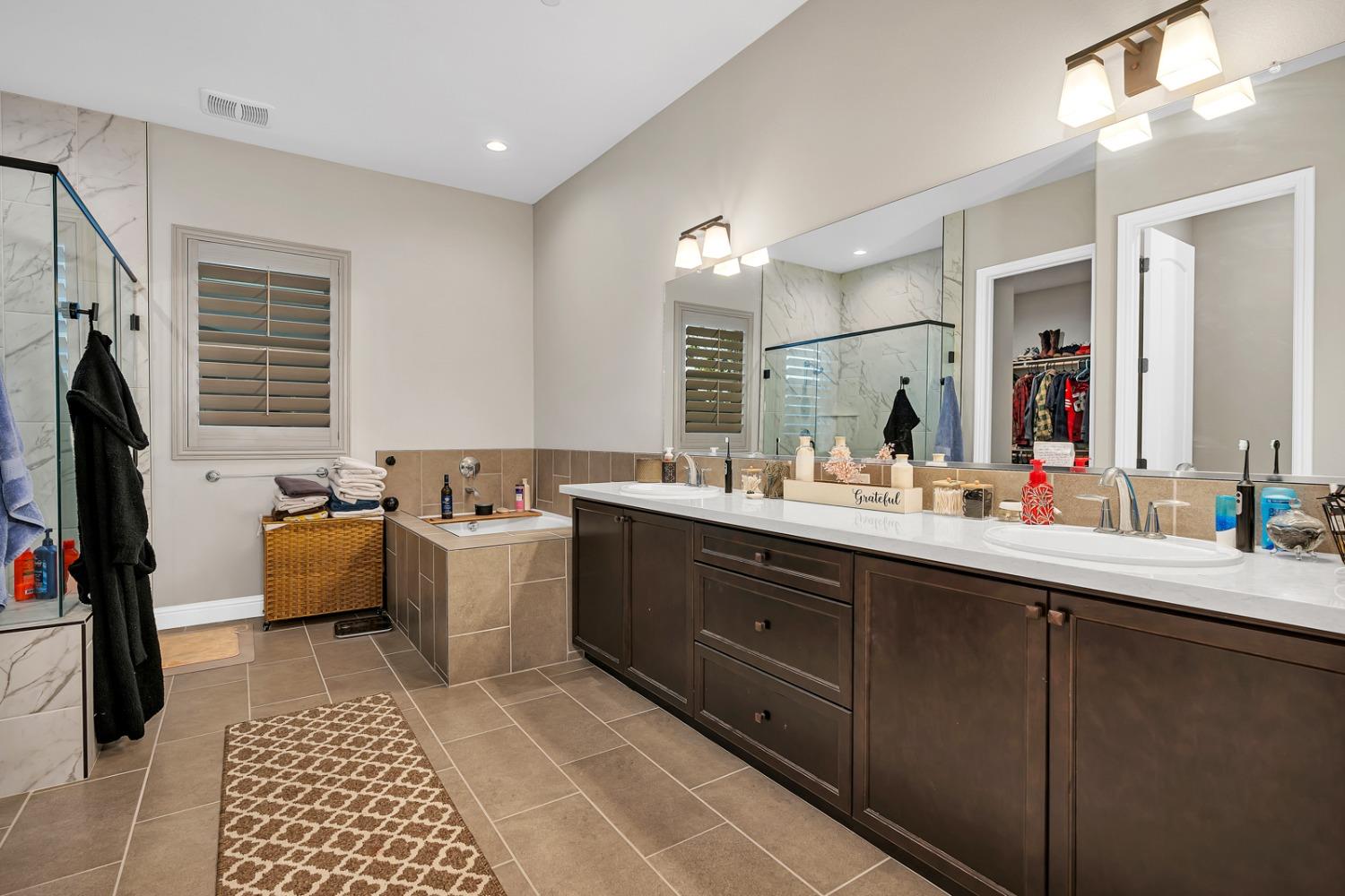 1053 Beaver Pond, Madera, CA 93636