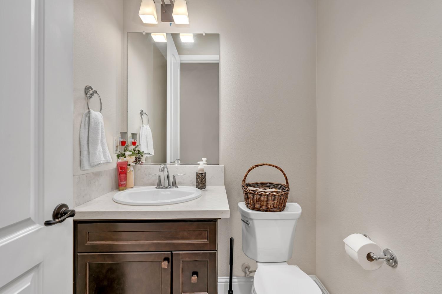 1053 Beaver Pond, Madera, CA 93636