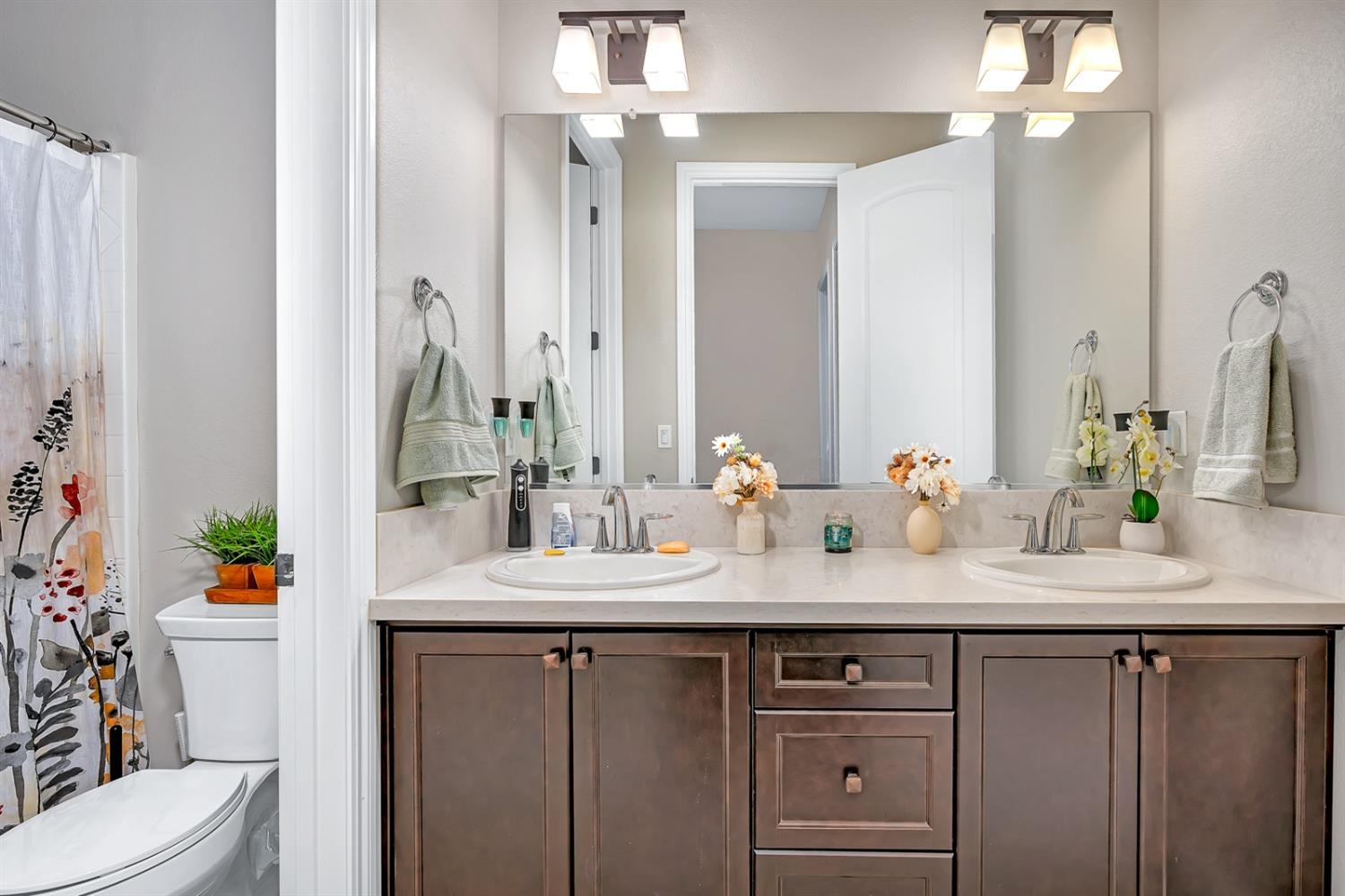 1053 Beaver Pond, Madera, CA 93636