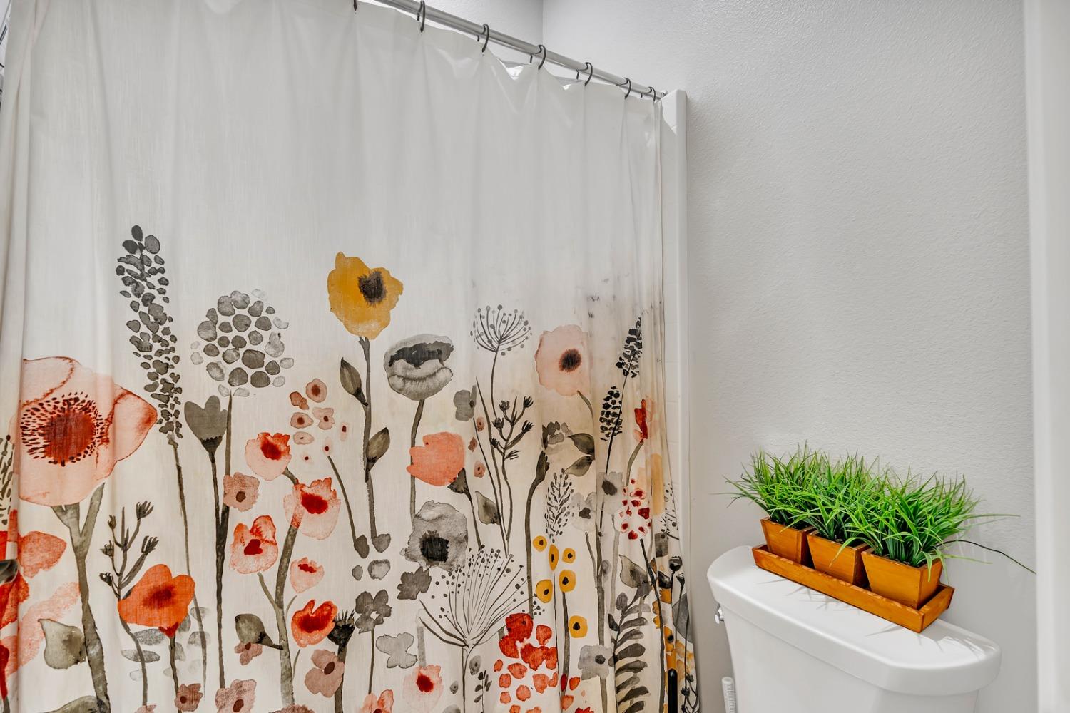 1053 Beaver Pond, Madera, CA 93636