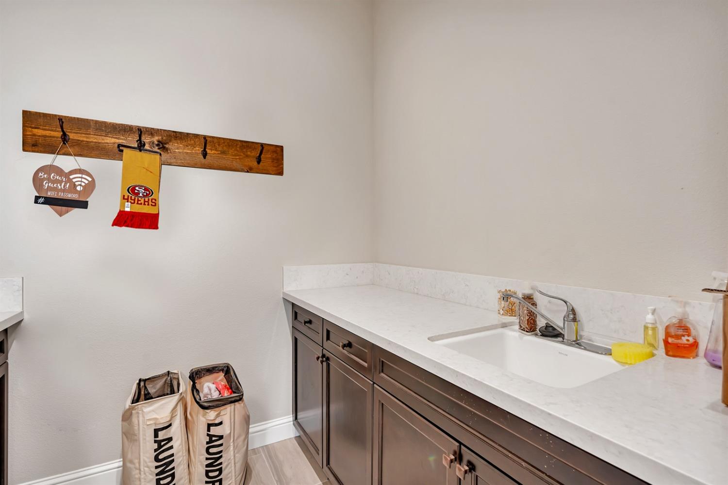 1053 Beaver Pond, Madera, CA 93636