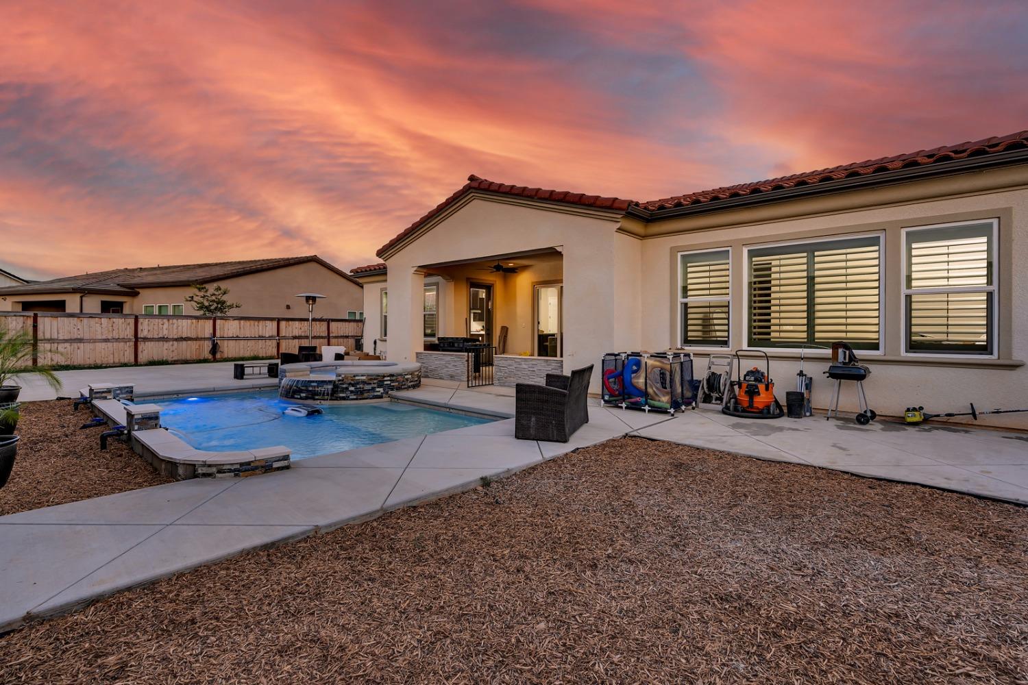 1053 Beaver Pond, Madera, CA 93636