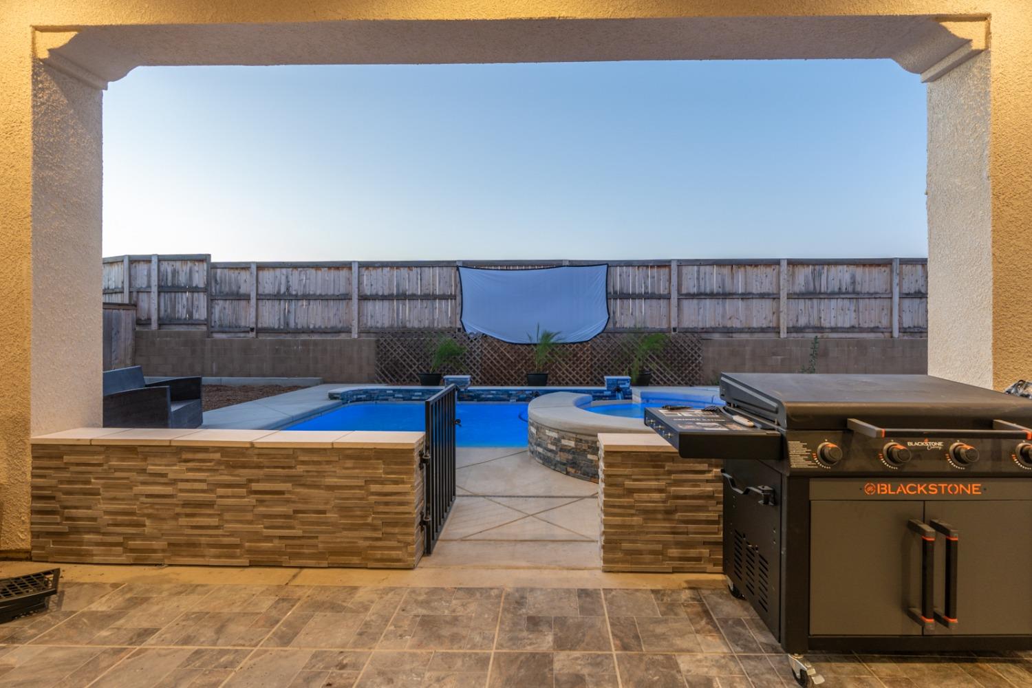 1053 Beaver Pond, Madera, CA 93636