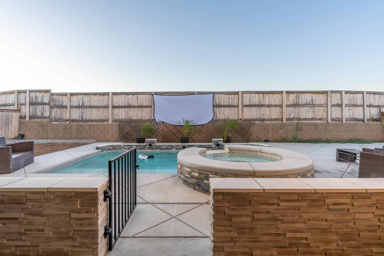 1053 Beaver Pond, Madera, CA 93636