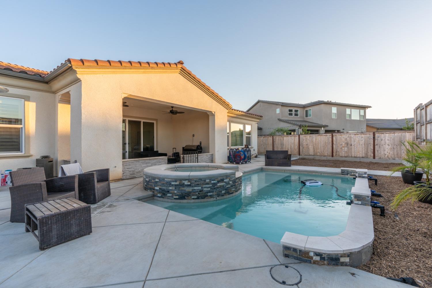 1053 Beaver Pond, Madera, CA 93636