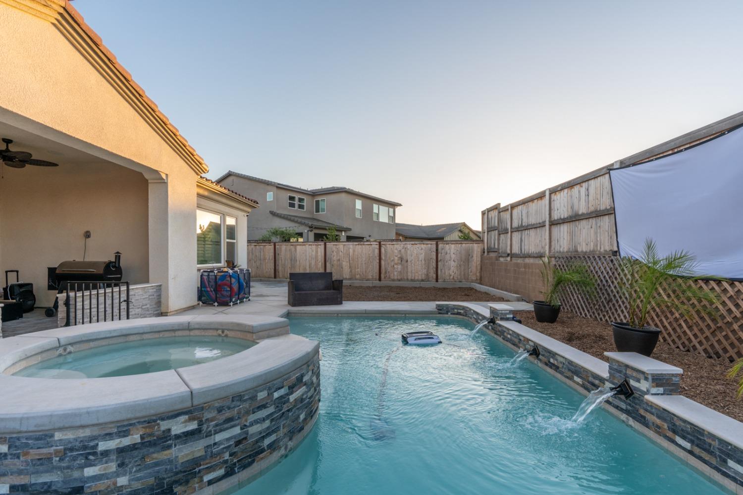 1053 Beaver Pond, Madera, CA 93636