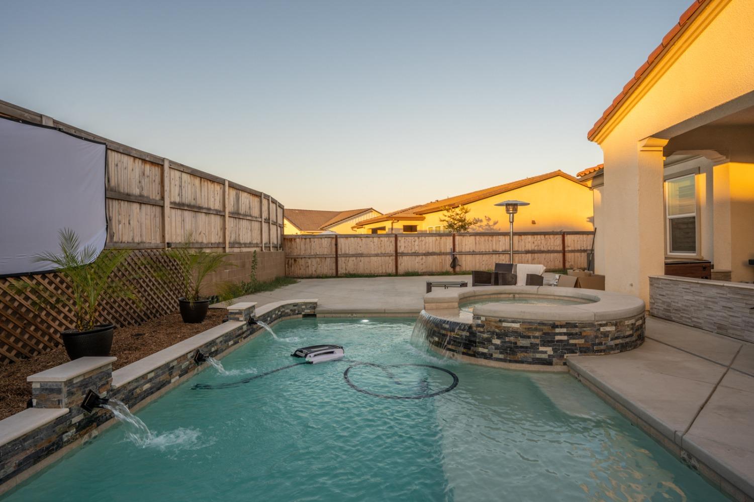 1053 Beaver Pond, Madera, CA 93636