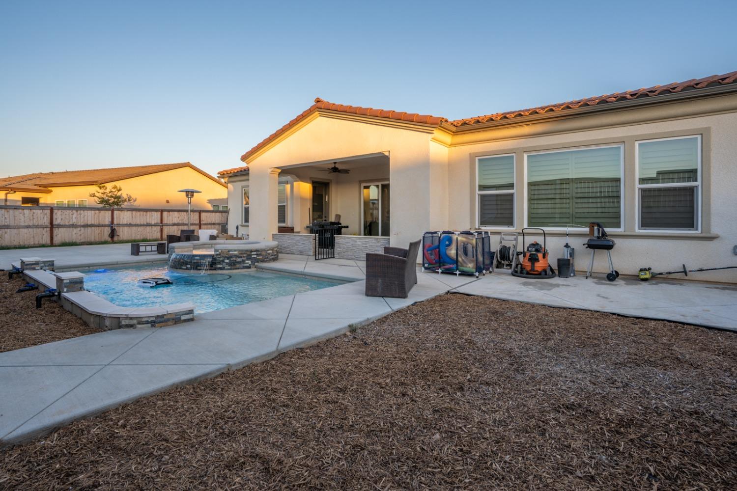 1053 Beaver Pond, Madera, CA 93636