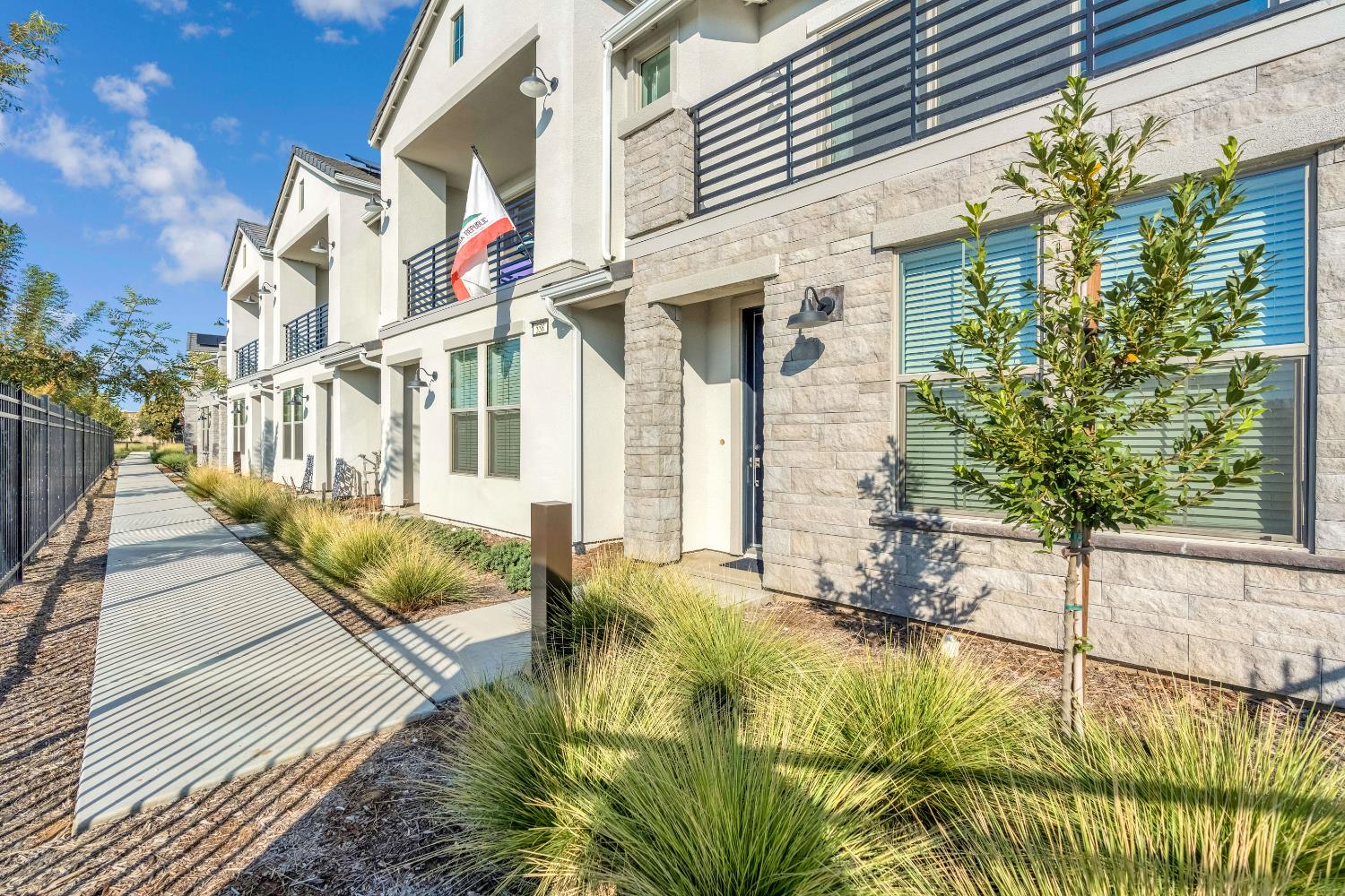 554 W Mahogany Ln, Clovis, CA 93611