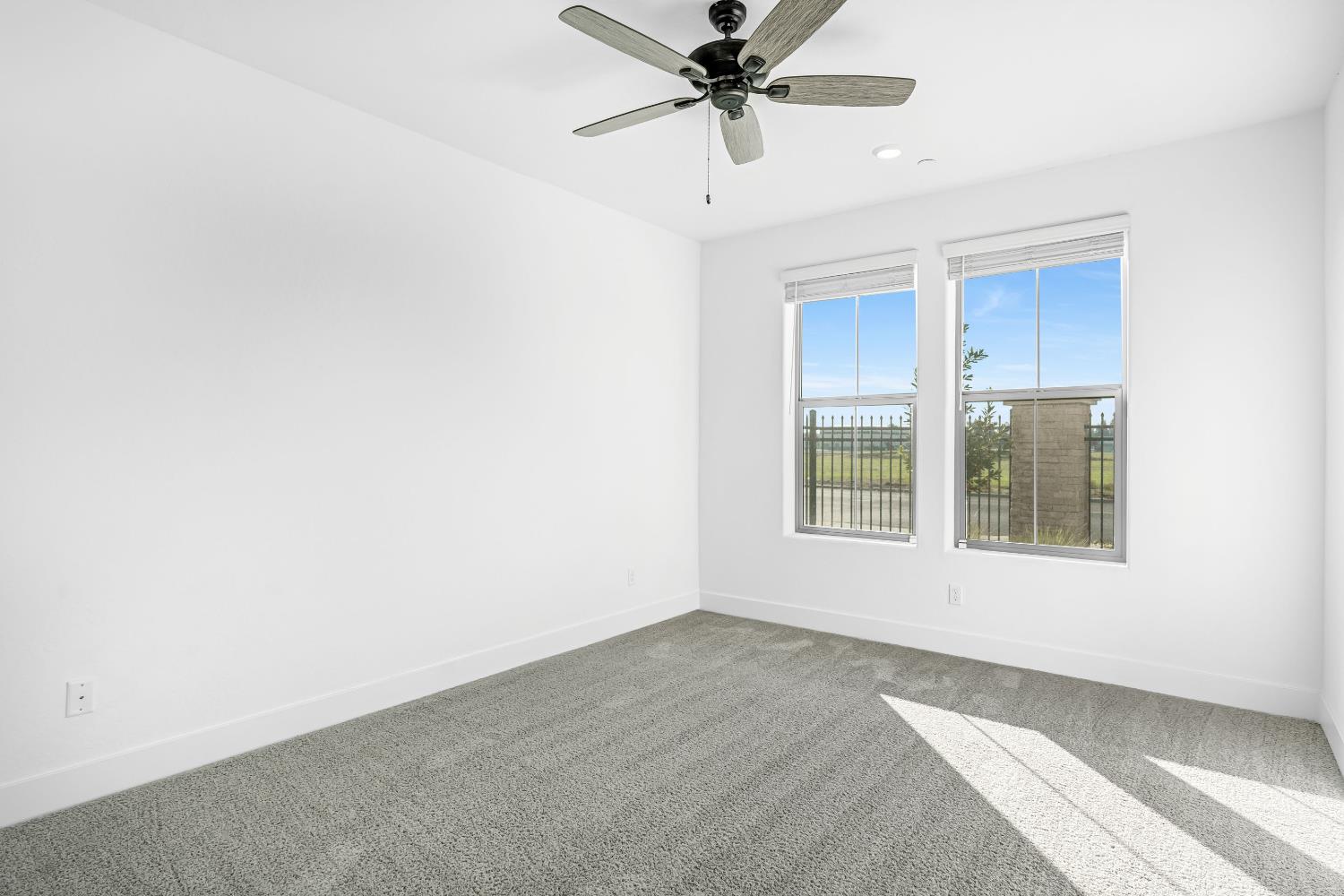 554 W Mahogany Ln, Clovis, CA 93611