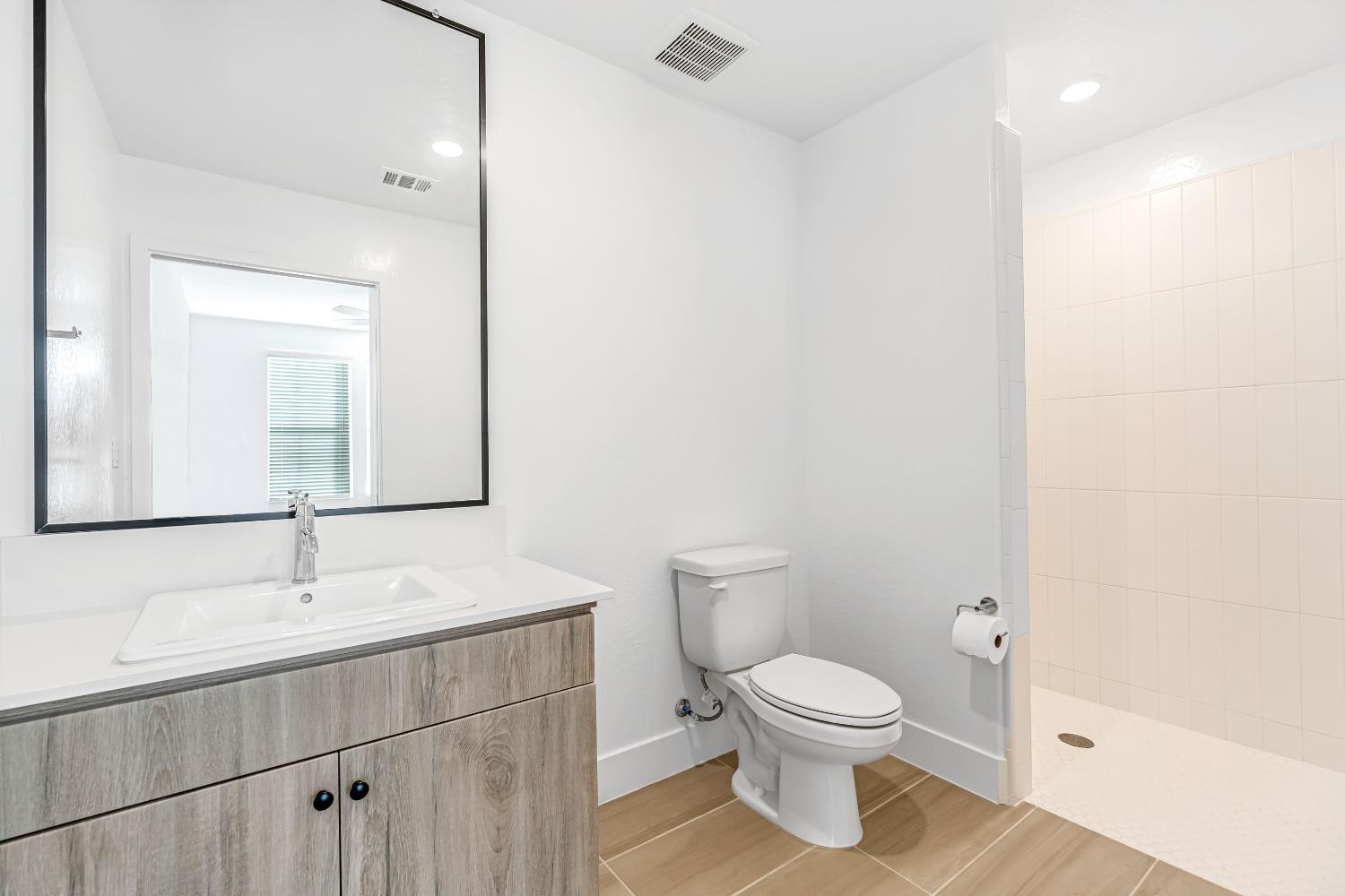 554 W Mahogany Ln, Clovis, CA 93611