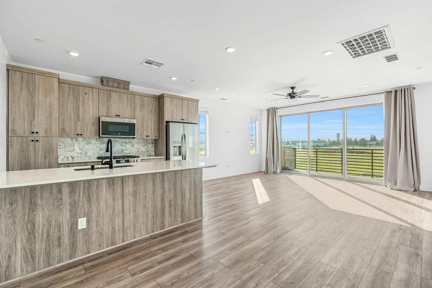 554 W Mahogany Ln, Clovis, CA 93611