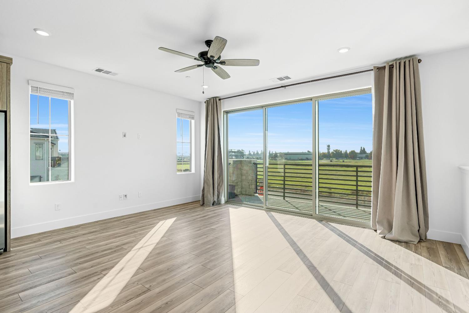 554 W Mahogany Ln, Clovis, CA 93611